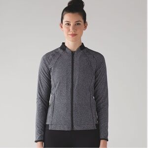 Lululemon Hit It Jacket
Frozen Fizz White Black / Black